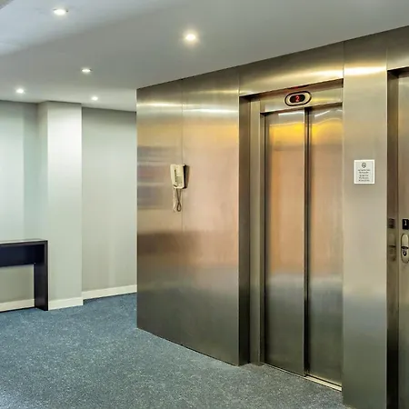 Express Airport By Ihg Hotel