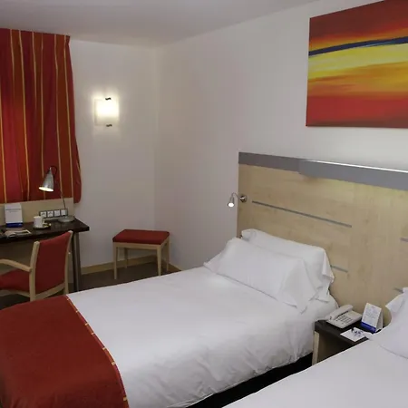 Express Airport By Ihg Hotel 3*