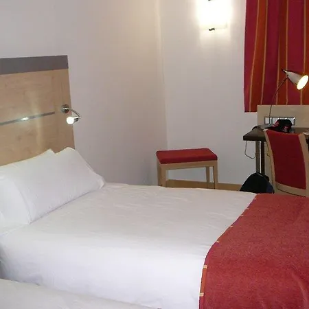 Express Airport By Ihg Hotel 3*