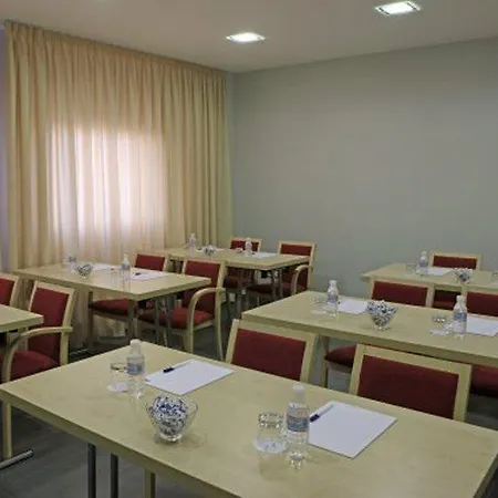 Express Airport By Ihg 3*