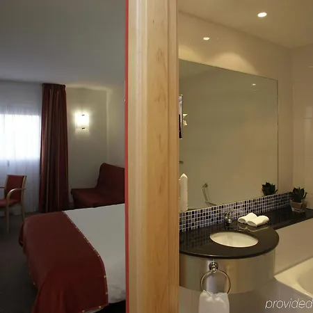 Express Airport By Ihg Hotel