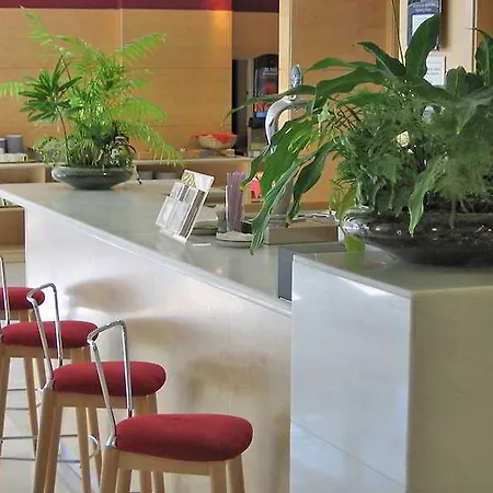 Hotel Express Airport By Ihg 3*