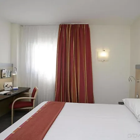 Hotel Express Airport By Ihg 3*