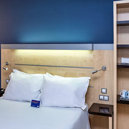 Express Airport By Ihg 3*