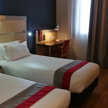 ホテル Express Airport By Ihg 3*