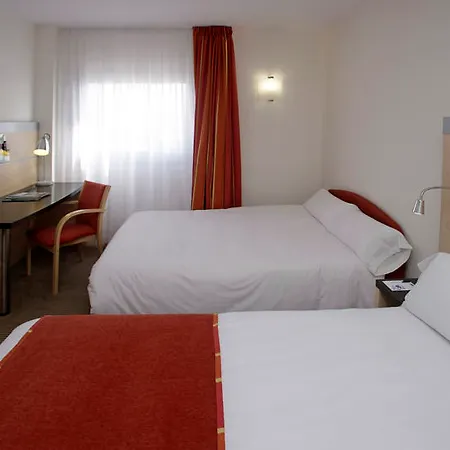 Express Airport By Ihg ホテル 3*